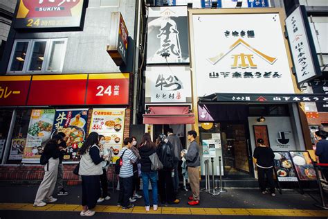 西新宿五丁目 カフェ: 都市の喧騒を忘れる隠れ家